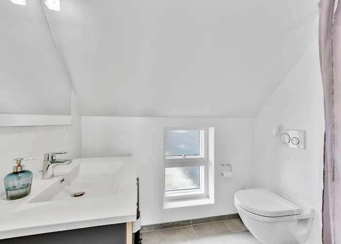 8 Bedroom Amazing In Holiday home