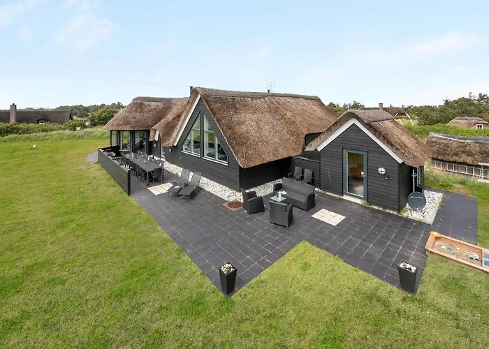 8 Bedroom Amazing In Holiday home *