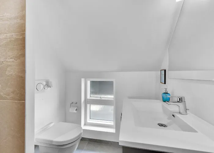 8 Bedroom Amazing In *