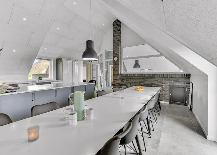 8 Bedroom Amazing In Holiday home *